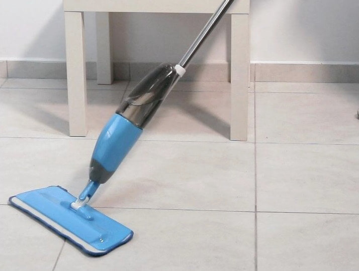 Mop Plat cu Pulverizator, Rezervor 400ml şi Lavetă Microfibră